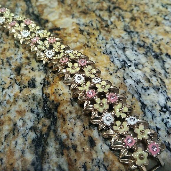 Rare Vintage Monet Signed Pink Yellow Enamel Flower Bracelet Gold Tn Rhinestones - Picture 2 of 10